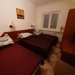 招待所 Osrodek Wypoczynkowy Mazowsze W *